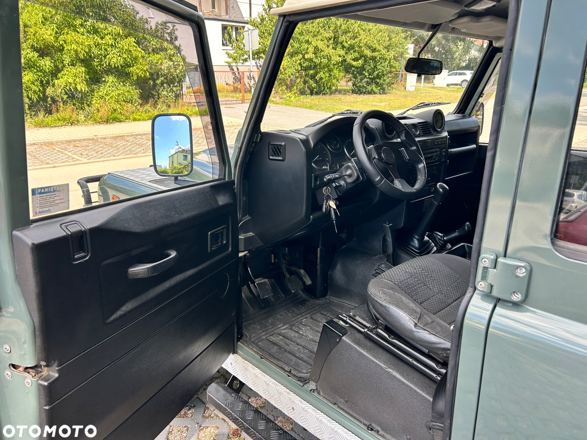 Land Rover Defender 110 2.4 TD4 SE - 11