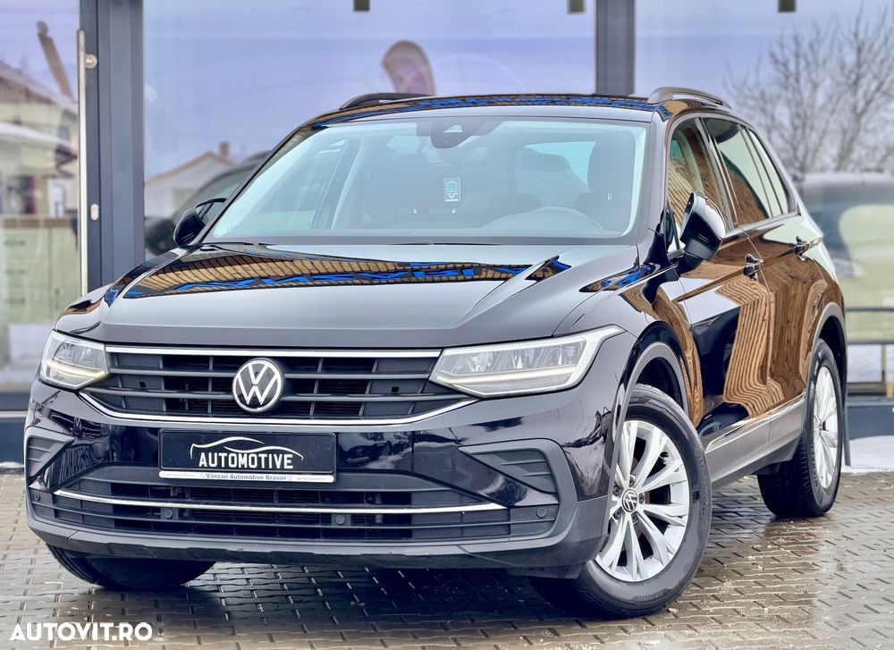 Volkswagen Tiguan - 1