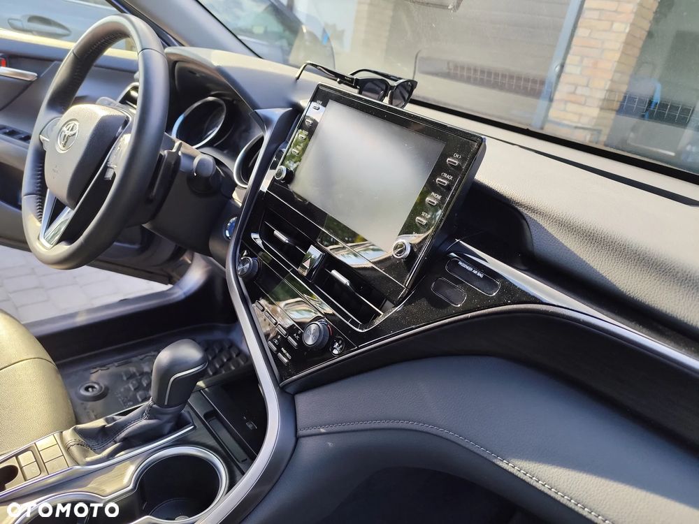 Toyota Camry Luxury - 9