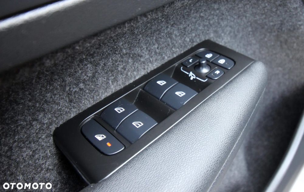 Volvo XC 40 T3 Momentum Pro - 32