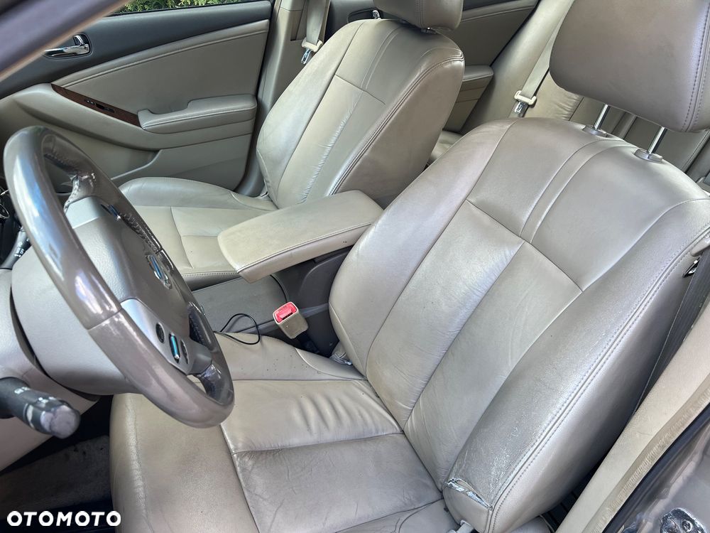 Nissan Altima - 11