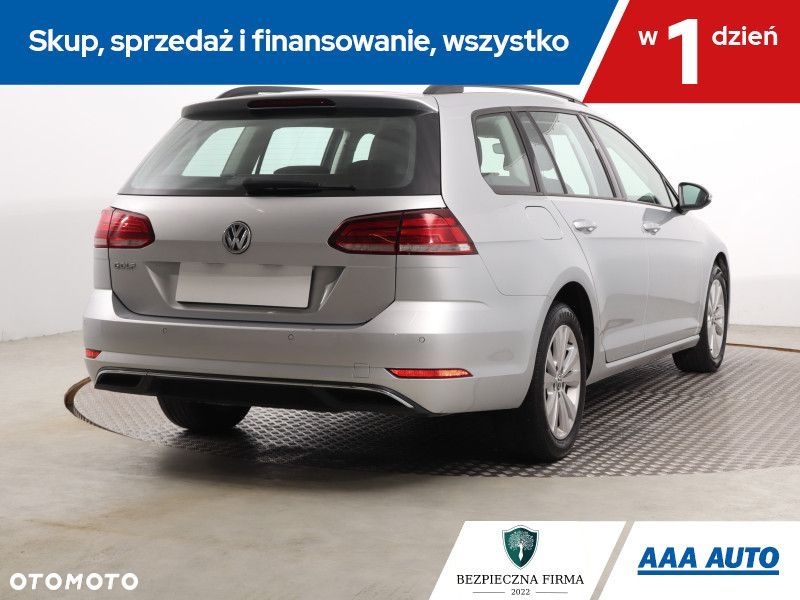 Volkswagen Golf - 6