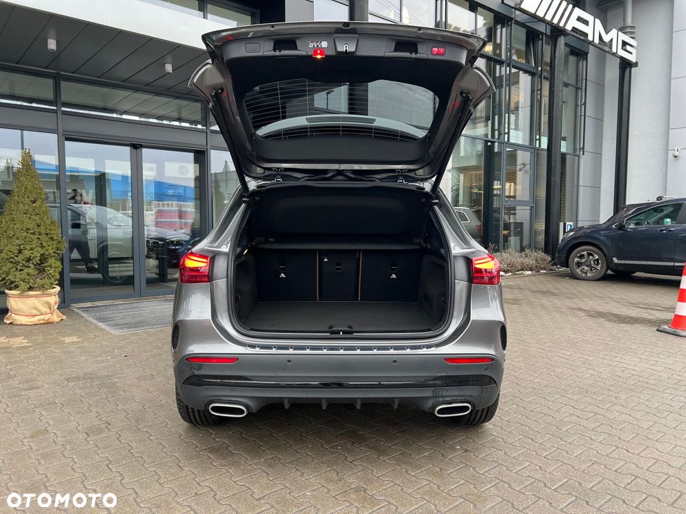 Mercedes-Benz GLA - 21