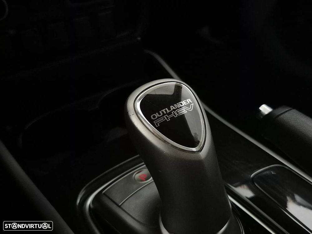 Mitsubishi Outlander 2.0 Intense Navi - 17