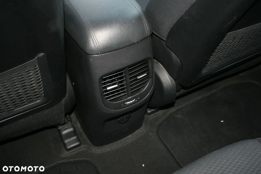 Kia Carens 1.7 CRDi XL 7os - 22