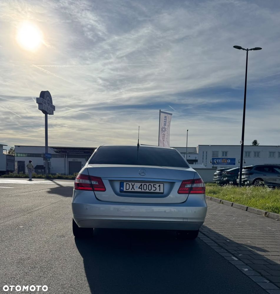 Mercedes-Benz E-Class 2011 photo 4