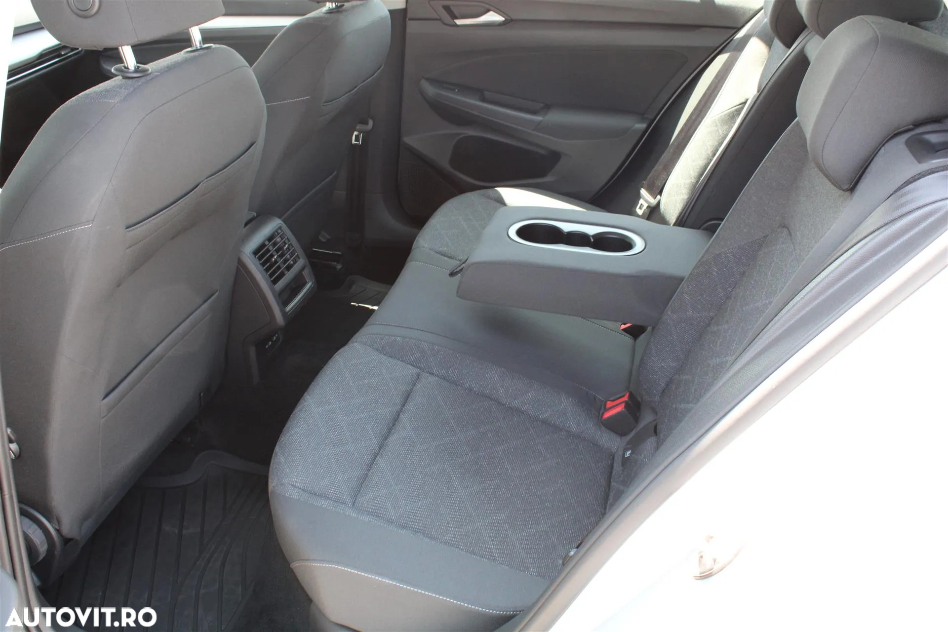 Volkswagen Golf 1.0 eTSI DSG MHEV Life - 12