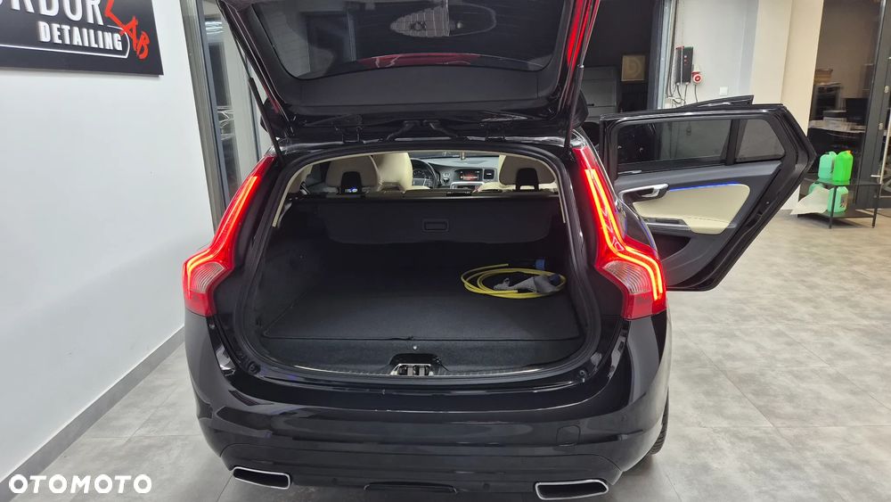 Volvo V60 D6 AWD Plug-in Hybrid Summum - 19