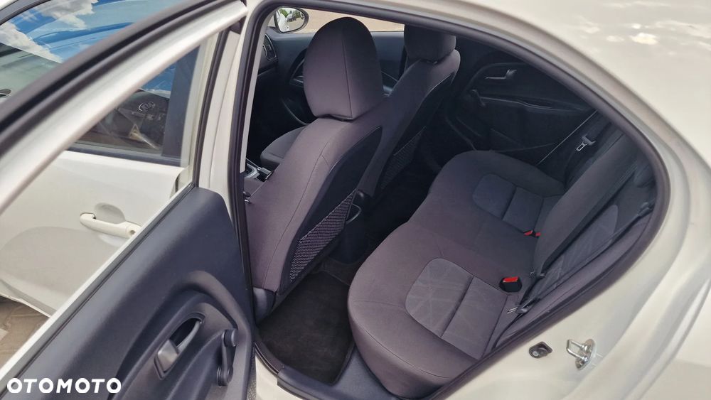 Kia Rio 1.2 Attract - 11