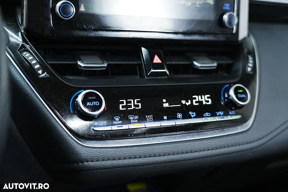 Toyota Corolla 2.0 HSD Exclusive Plus GR Sport Bi-Tone - 33