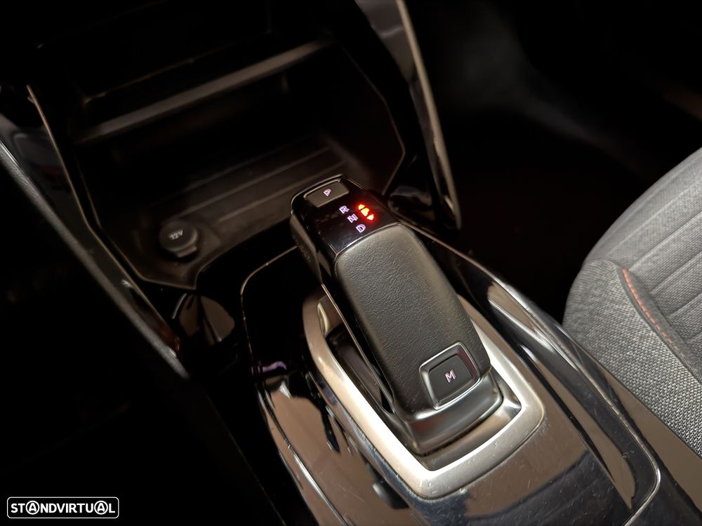 Peugeot 2008 1.2 PureTech Allure EAT8 - 23