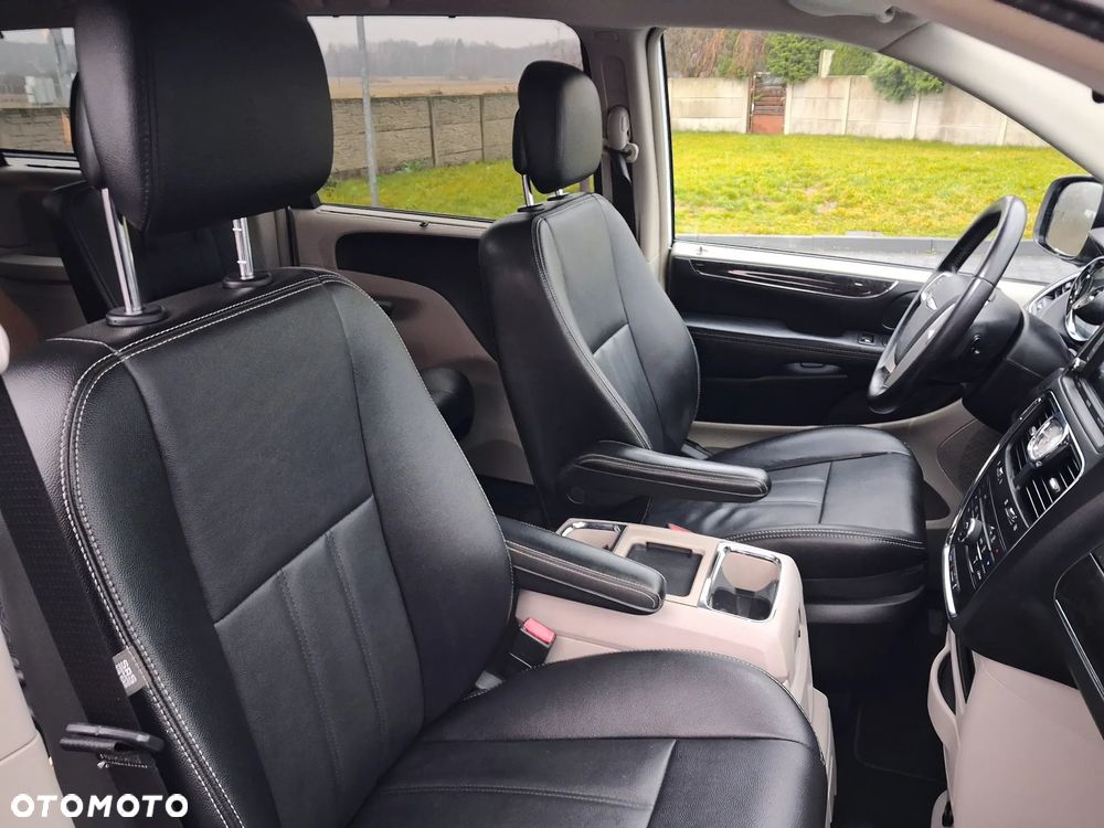 Chrysler Town & Country 3.6 Touring - 22