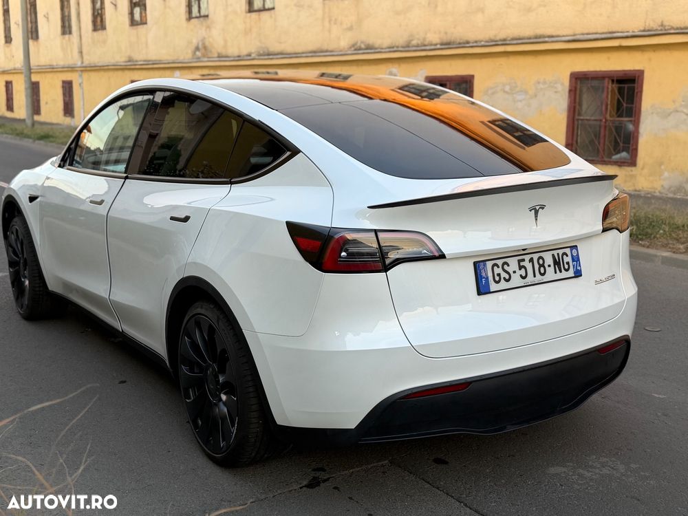 Tesla Model Y - 5