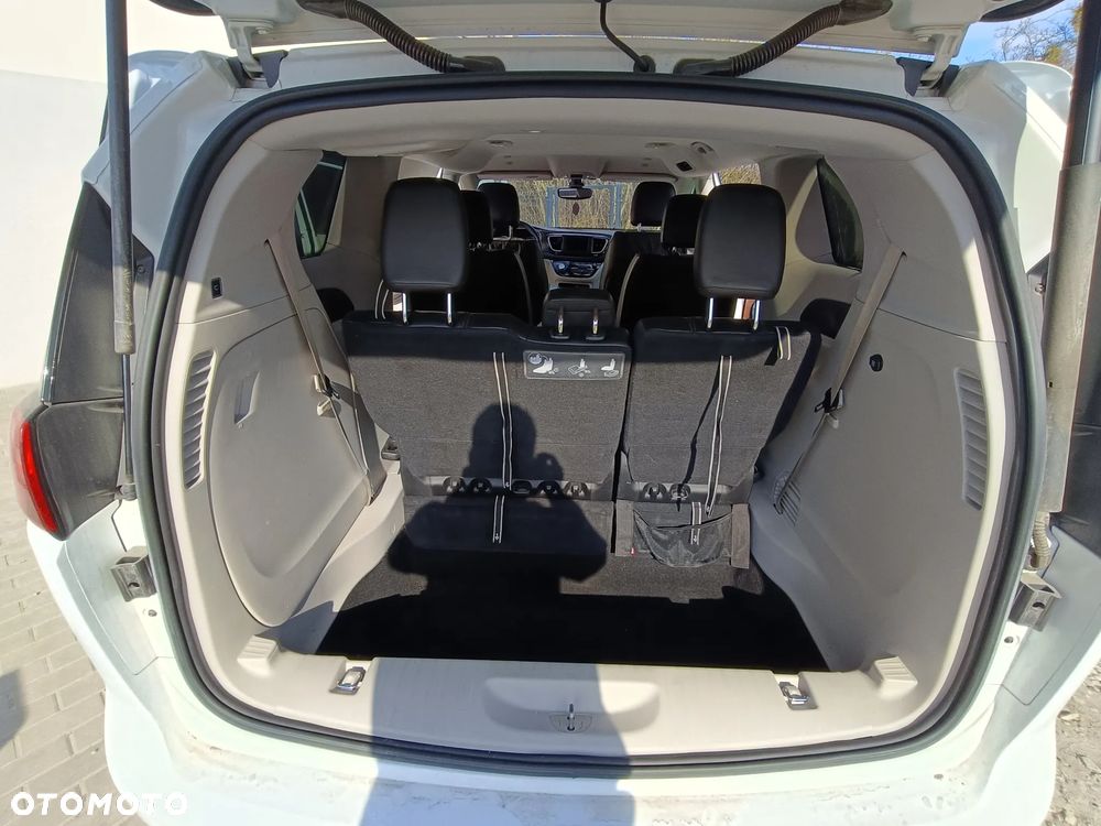 Chrysler Pacifica - 17