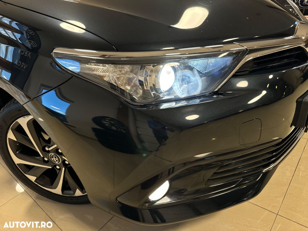 Toyota Auris 1.8 VVT-i Hybrid Automatik Design Edition - 31