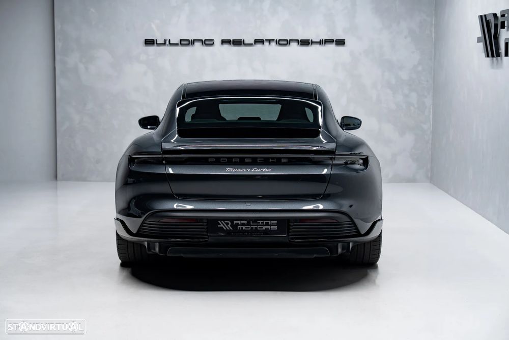 Porsche Taycan Turbo - 12