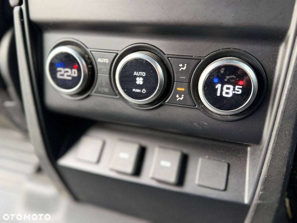 Land Rover Defender - 20