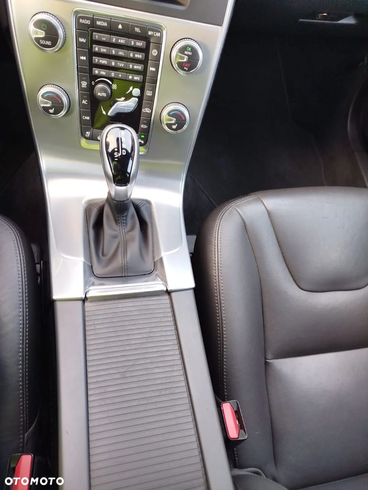Volvo V60 D4 Geartronic Summum - 16