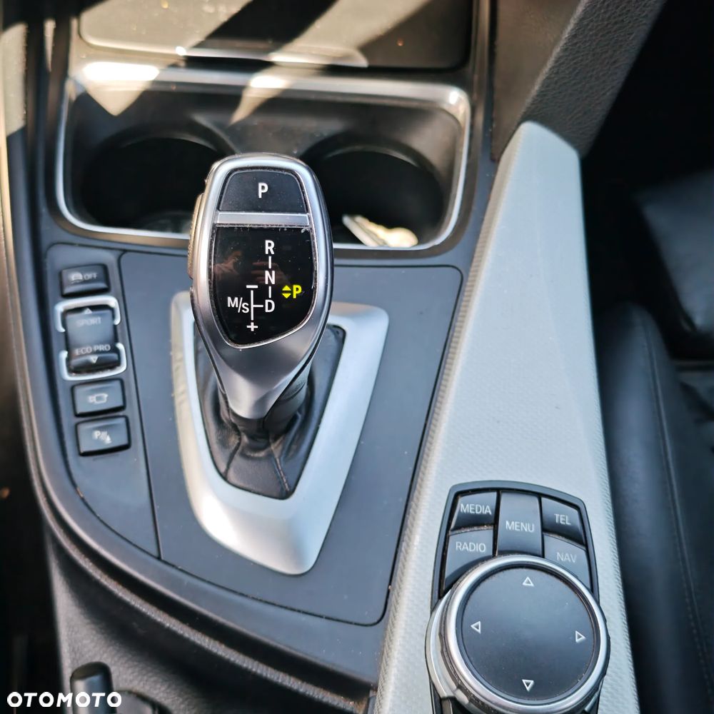 BMW Seria 3 335i Sport Line - 13