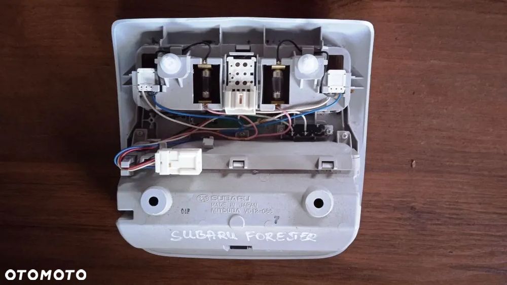 Oświetlenie kabiny Subaru Forester III - 4