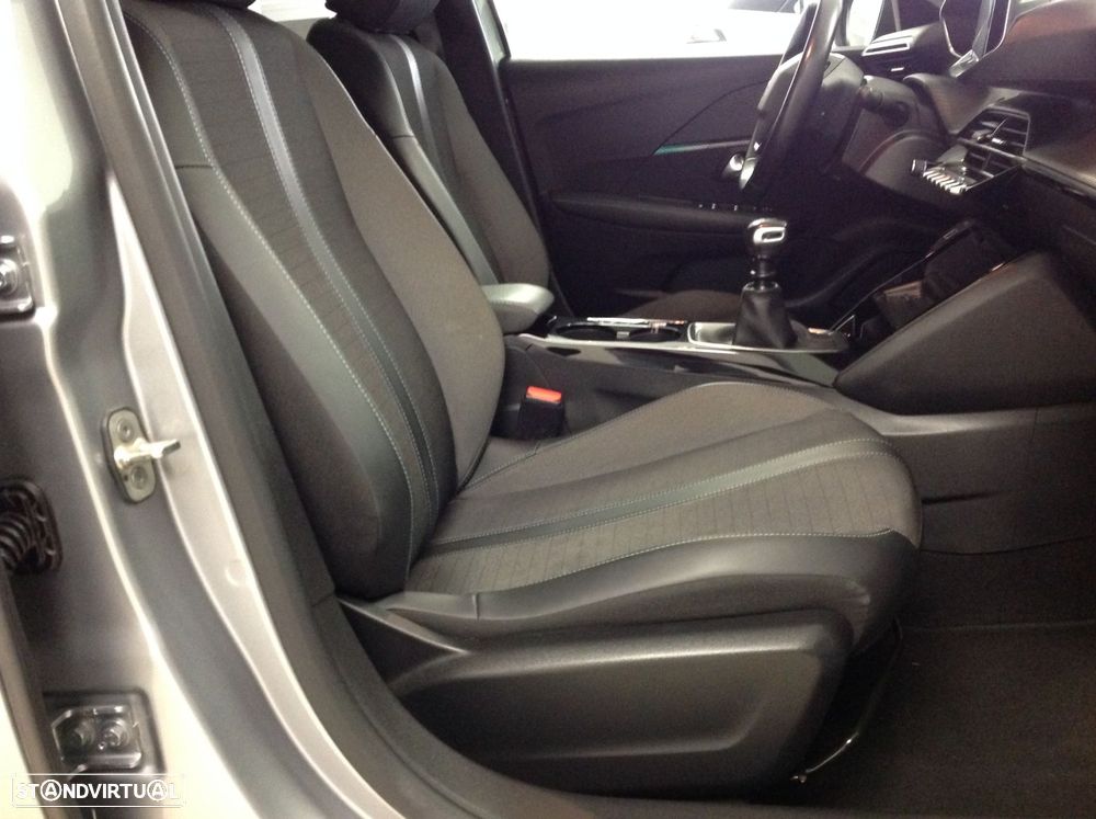 Peugeot 208 1.2 PureTech Allure - 32