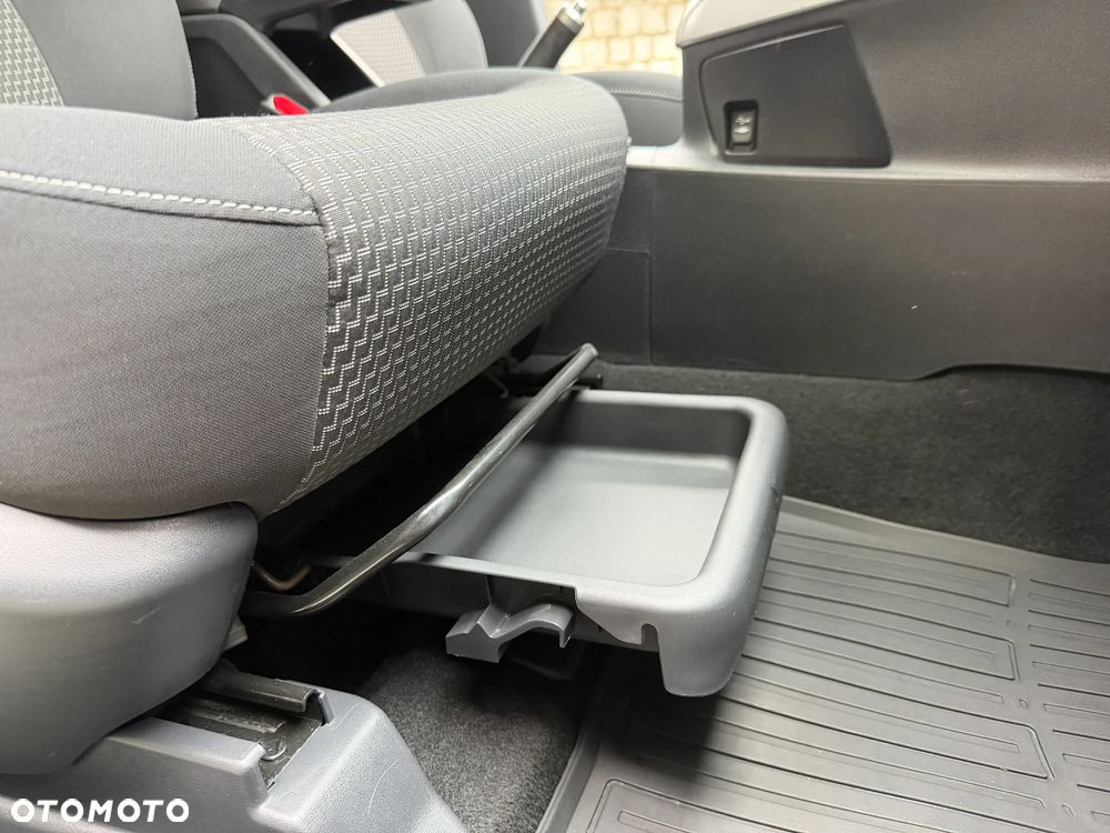 Toyota Verso 1.8 Premium 7os - 40