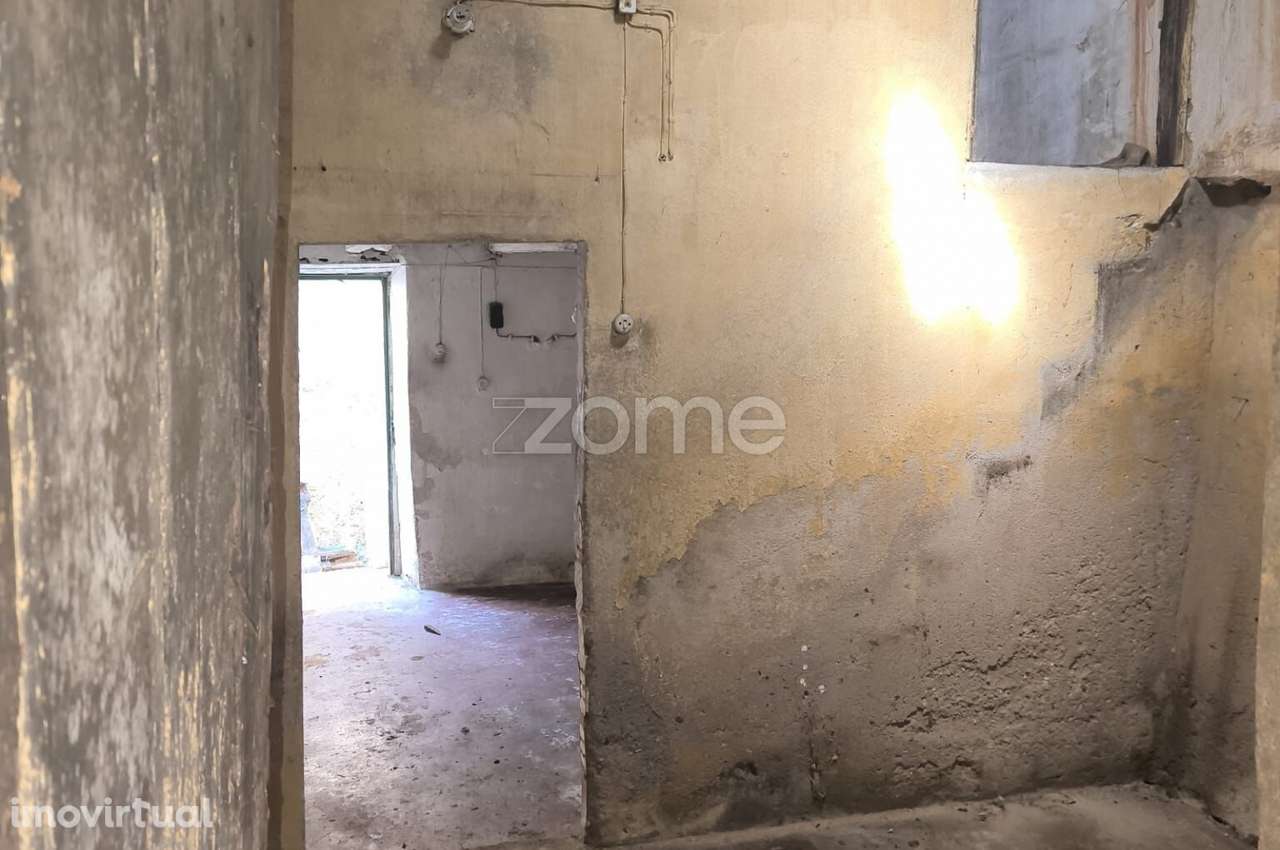 Moradia para Remodelação Total em Cabouco - Ceira - Grande imagem: 5/17
