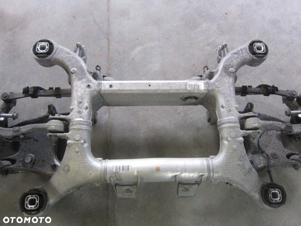 BMW F10 BELKA ZAWIESZENIA TYLNEGO ZWROTNICA KPL - 2