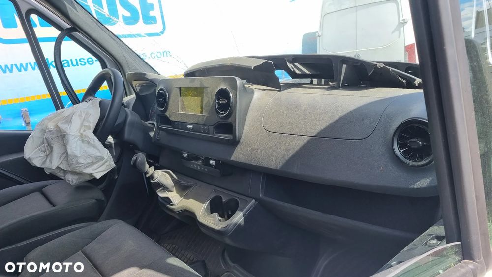 Mercedes-Benz Sprinter - 15