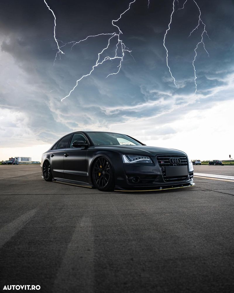 Audi S8 - 2