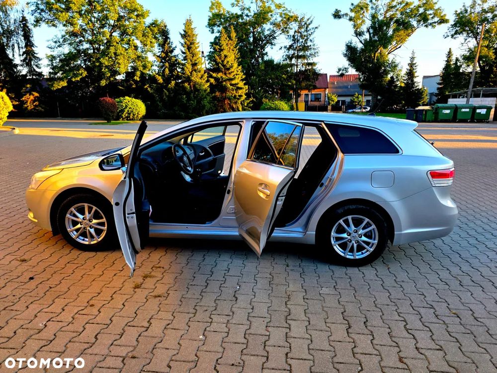 Toyota Avensis - 24