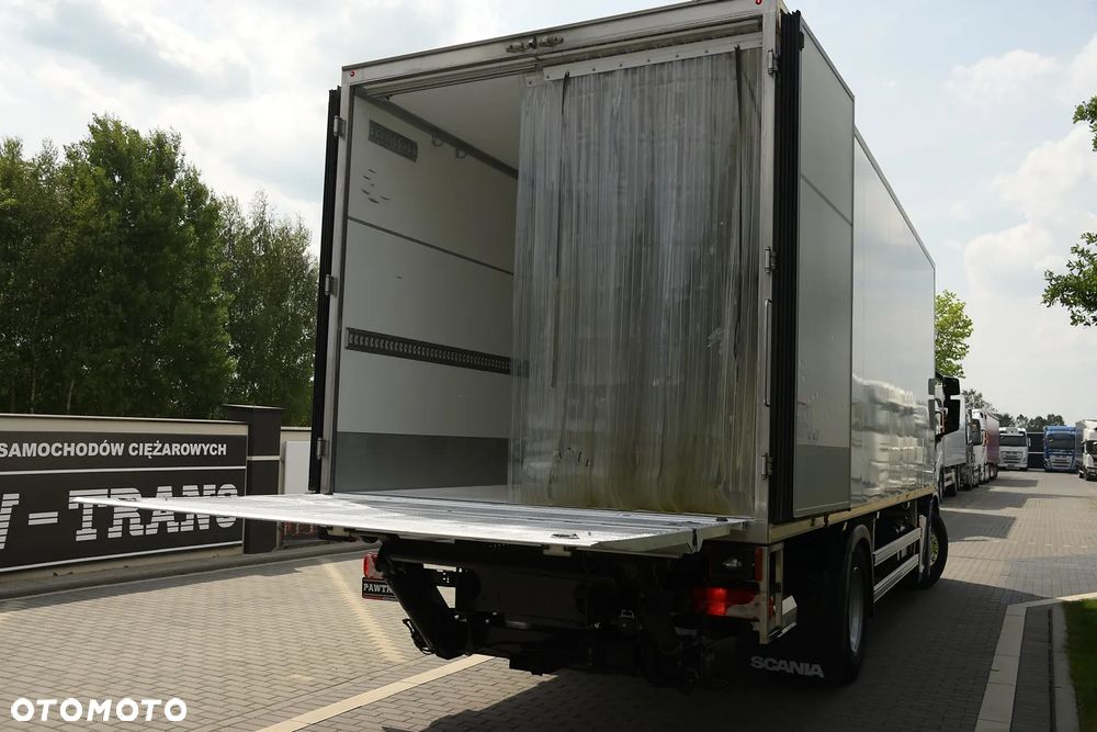 Scania P280///* 2022///* PRZEBIEG 165 TYŚ KM///* CHŁODNIA///* 18000KG///* THERMO KING///* WINDA///* BAR///* DŁ 7.30///* 18 EURO PALET///* KAMERA///* LEDY///* WAGA///* STAN JAK NOWA - 29