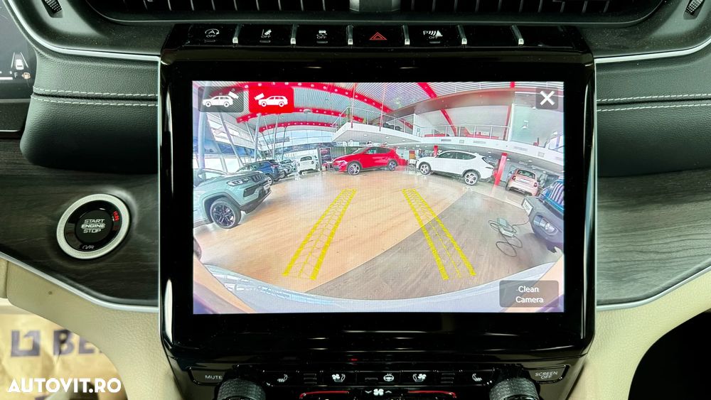 Jeep Grand Cherokee - 33