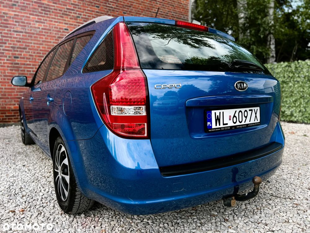 Kia Ceed - 33