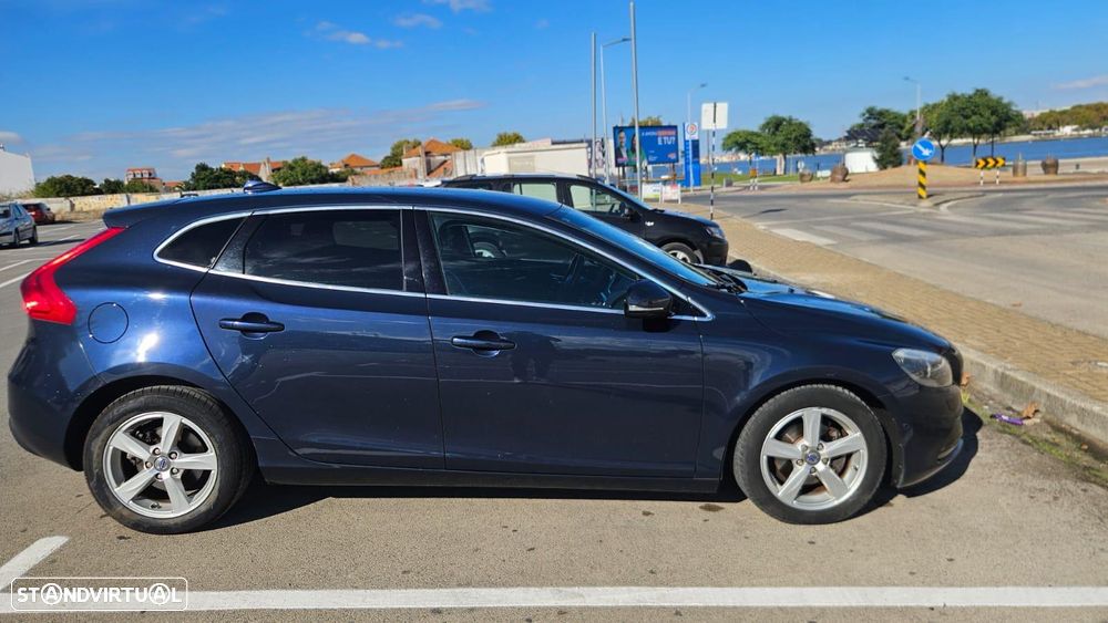 Volvo V40 D2 Momentum - 2