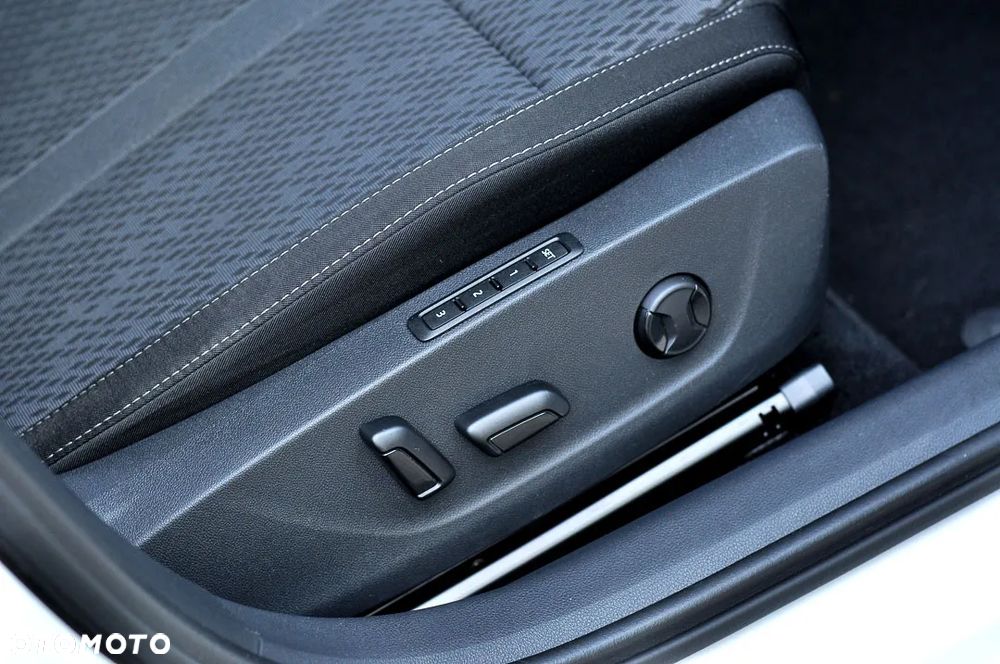 Skoda Octavia 2.0 TDI DSG Style - 27