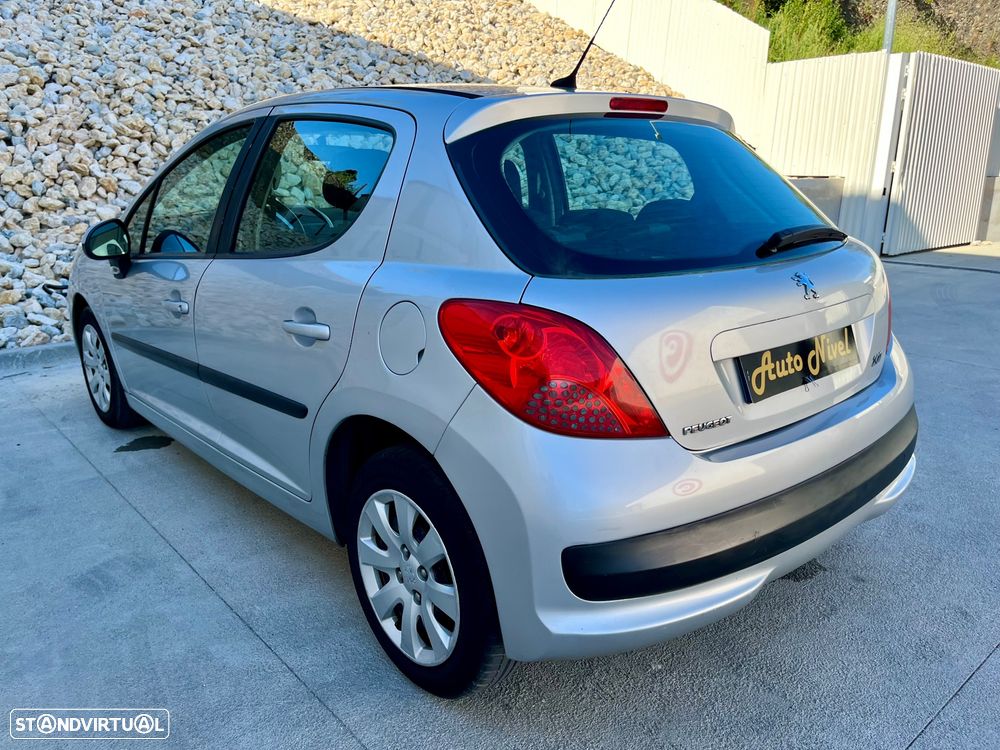 Peugeot 207 1.4 16V Trendy - 18