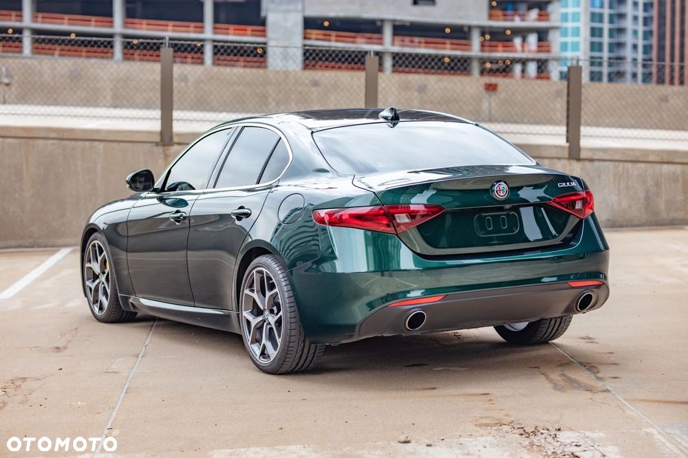 Alfa Romeo Giulia 2.0 Turbo 16V AT8 Veloce Ti - 3