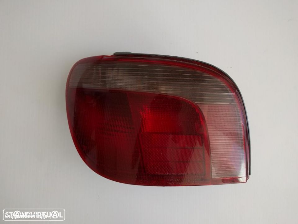 farolim farol tras esquerdo toyota yaris 1999 a 2002 - 1