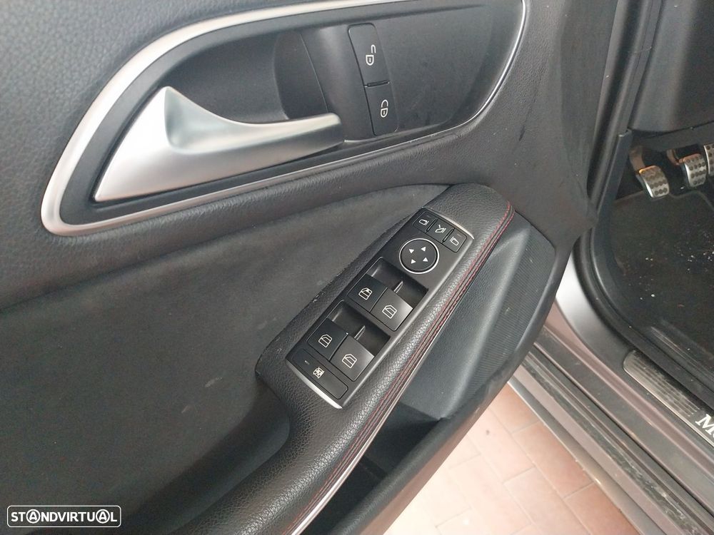 Mercedes-Benz CLA 180 d Shooting Brake AMG Line - 4