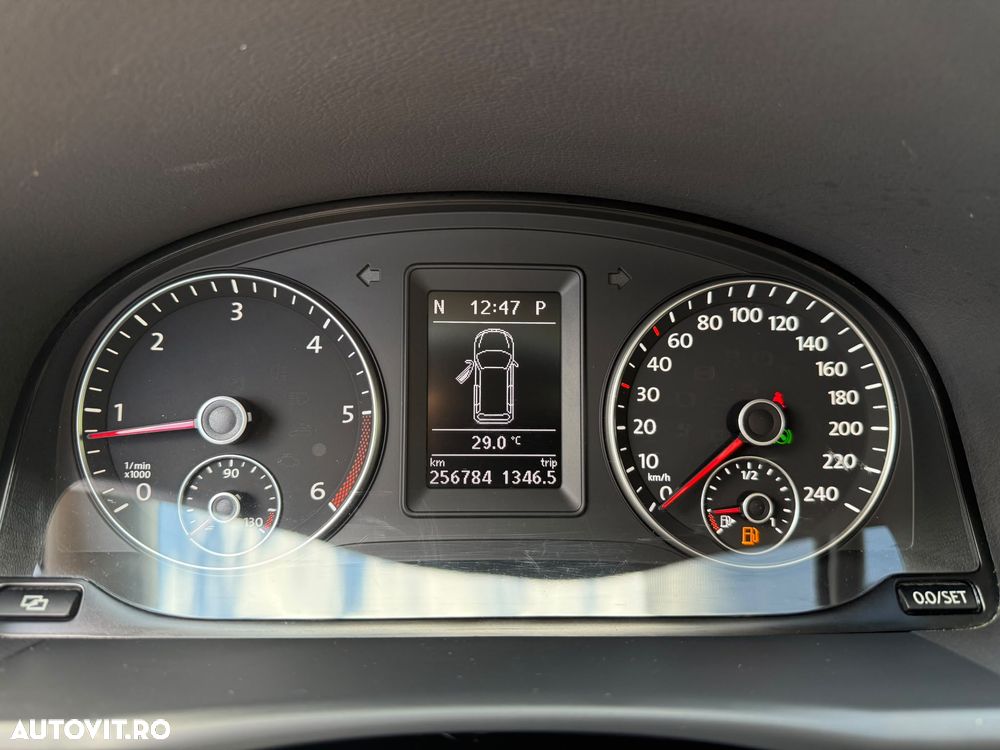 Volkswagen Touran 2.0 TDI DPF DSG Highline - 11