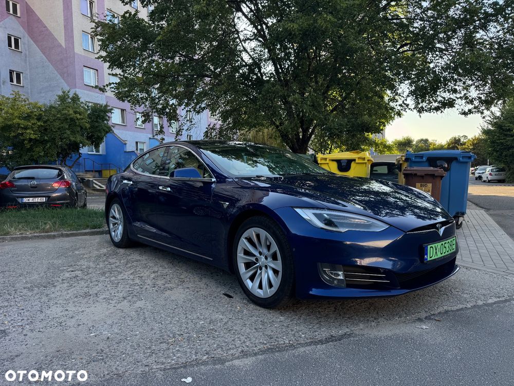 Tesla Model S - 3