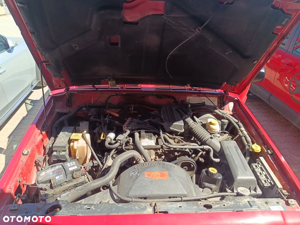 Jeep Cherokee 2.5 Sport - 25