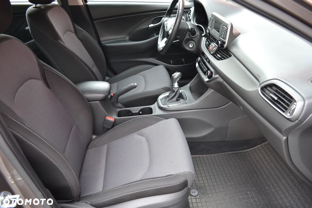Hyundai i30 1.5 DPI Classic + - 10
