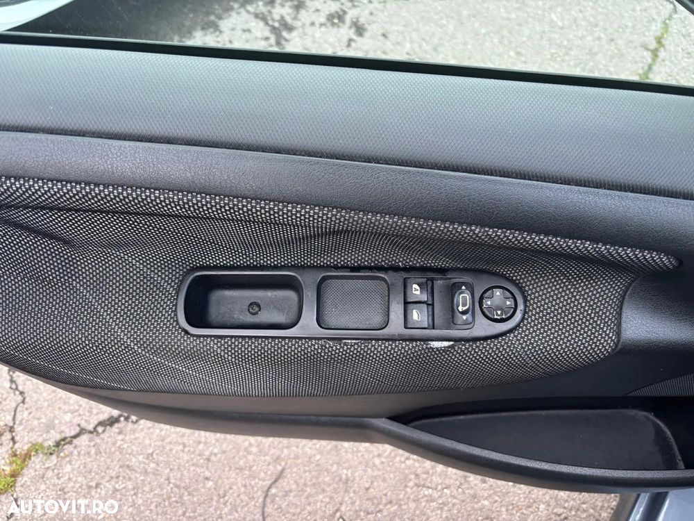 Peugeot 207 1.6HDI Premium - 10