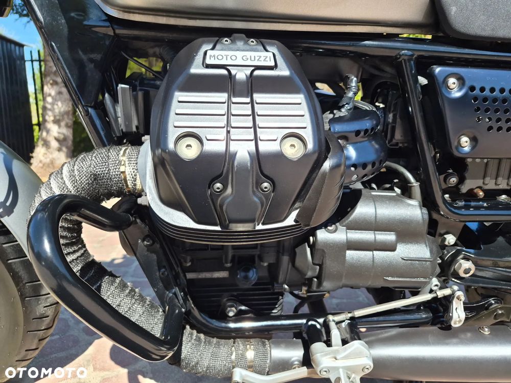 Moto Guzzi V9 - 9