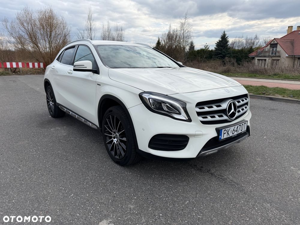 Mercedes-Benz GLA 180 7G-DCT UrbanStyle Edition - 2