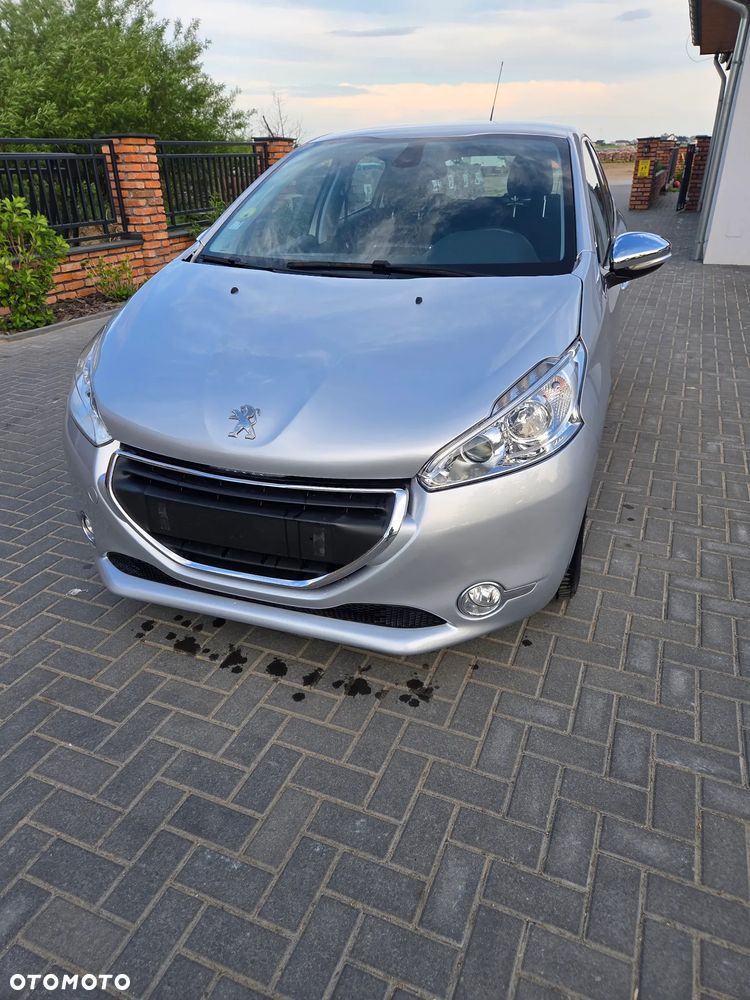 Peugeot 208 - 5