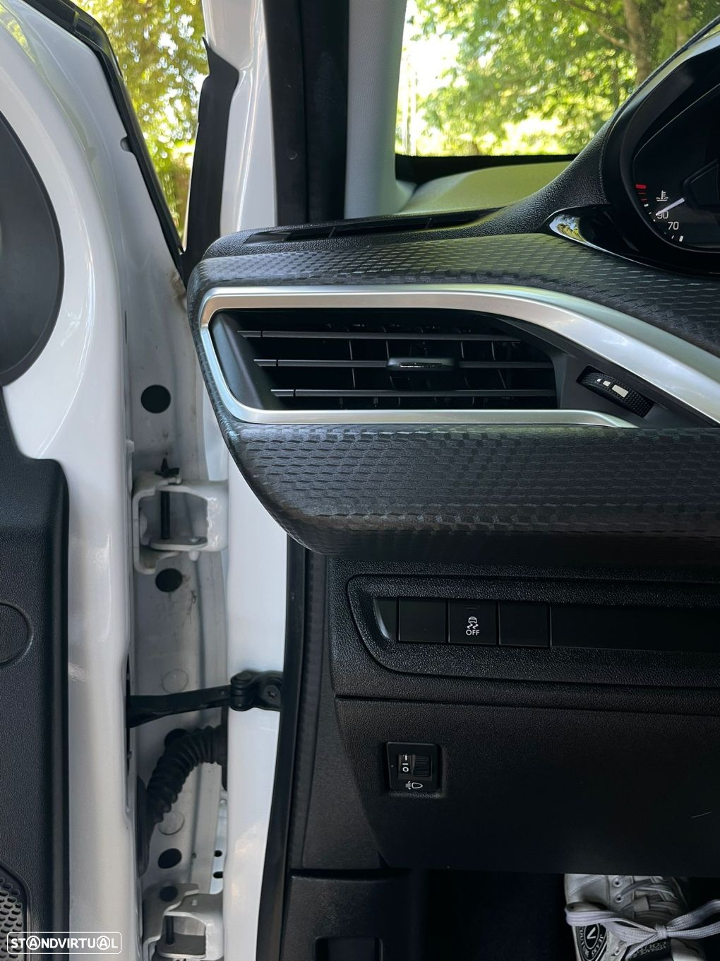 Peugeot 2008 1.2 PureTech Allure - 21