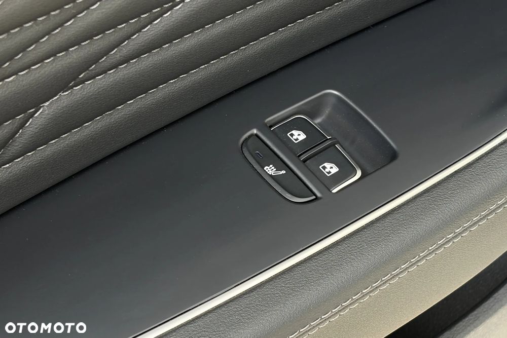 Hongqi HS5 - 24